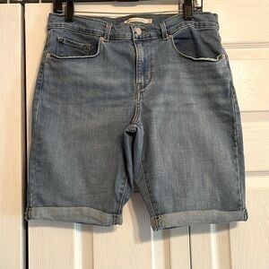 Levi’s, classic Bermuda shorts, light wash, size 31, EUC